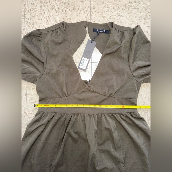 Disturbia Green V-Neck Puff Sleeve Midi Dress - Picture 7 of 10